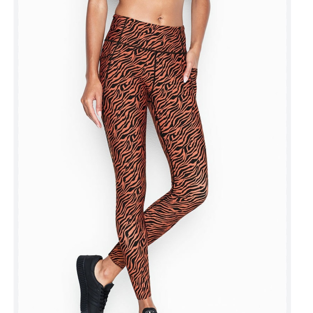 Victoria Secret essential 7/8 animal print leggings